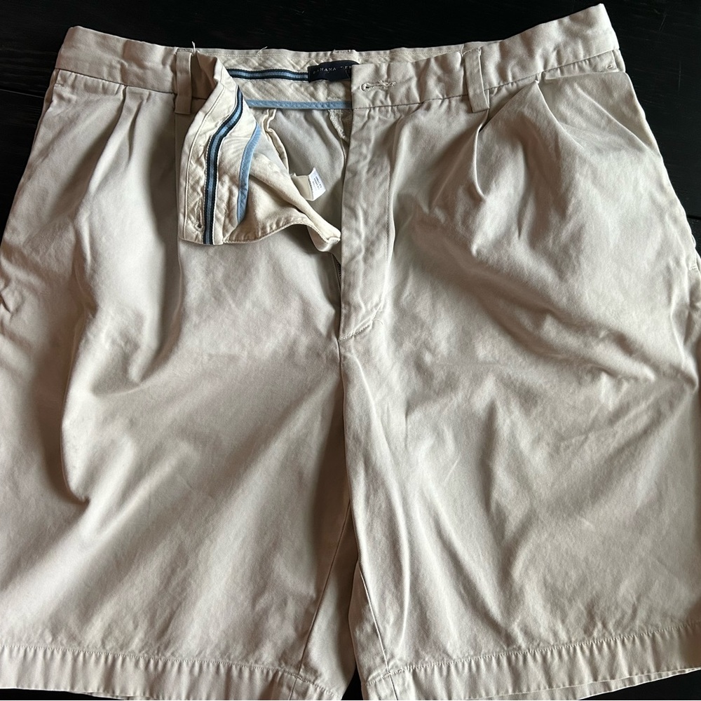Banana republic men’s khaki shorts, 36